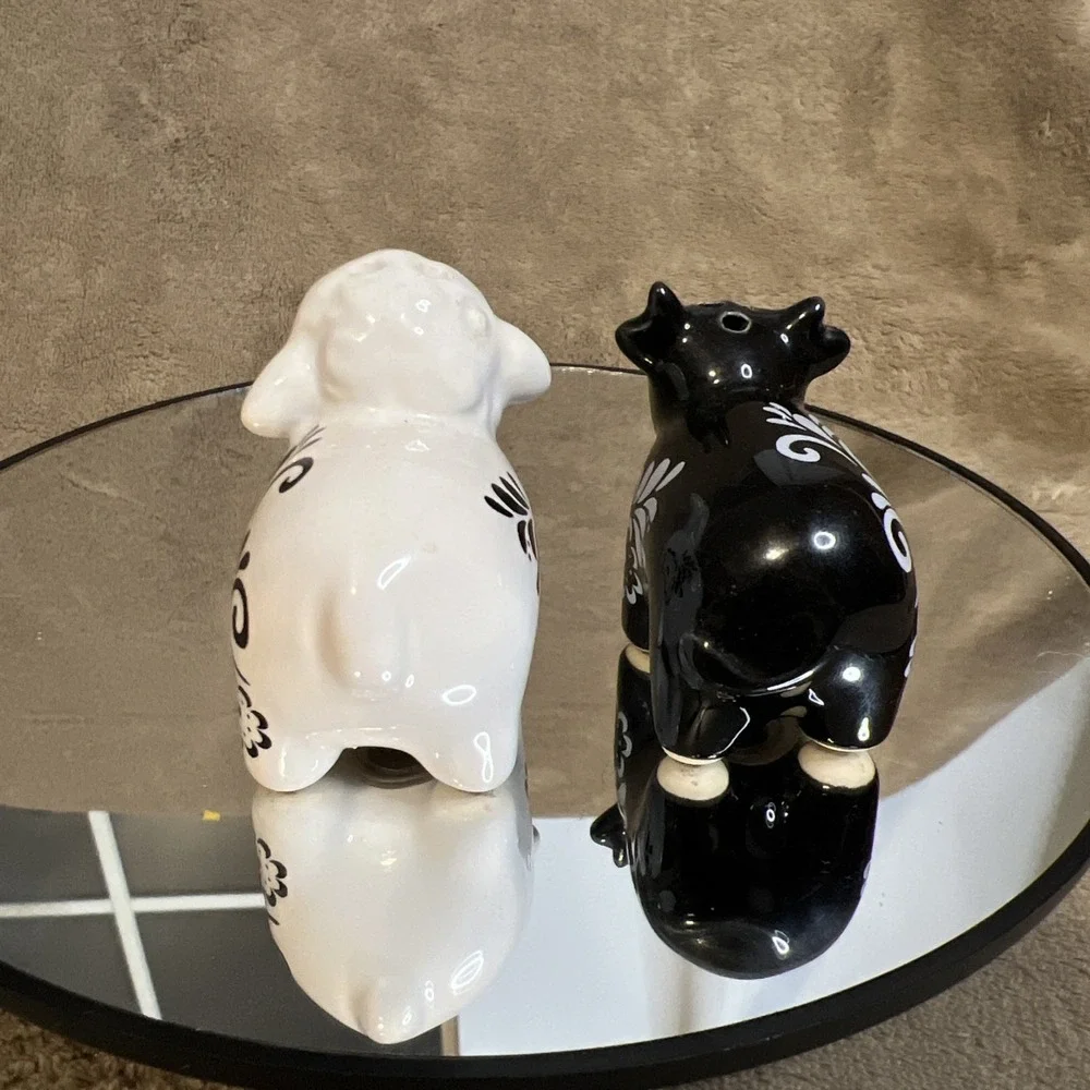 Cow And Sheep Salt And Pepper Shakers‎
